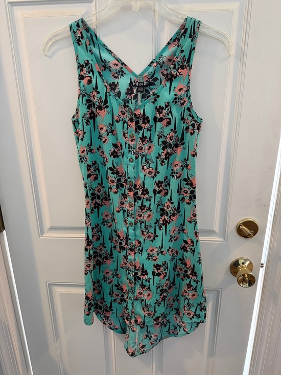 Volcom Dresses & Skirts - Volcom Mint Floral Button-Front Dress